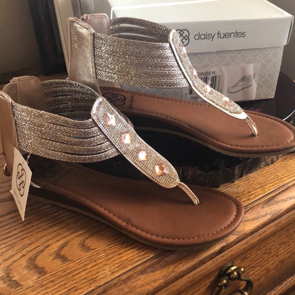 Daisy Fuentes Ginger sandals